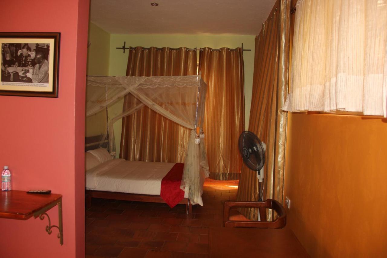 Saltek Forest Cottages Masindi Exteriör bild
