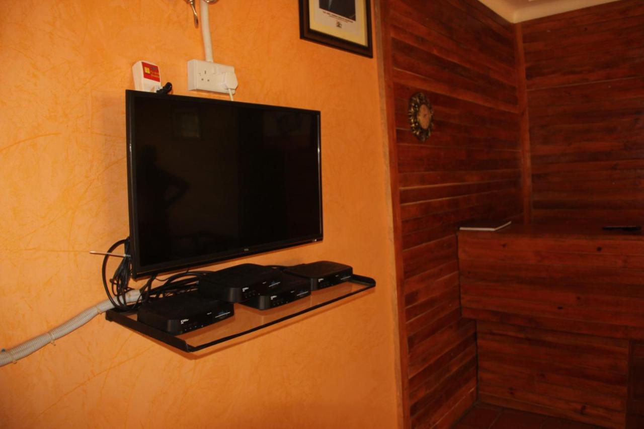 Saltek Forest Cottages Masindi Exteriör bild
