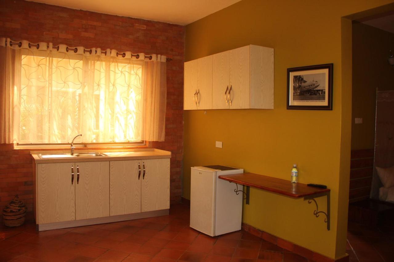 Saltek Forest Cottages Masindi Exteriör bild