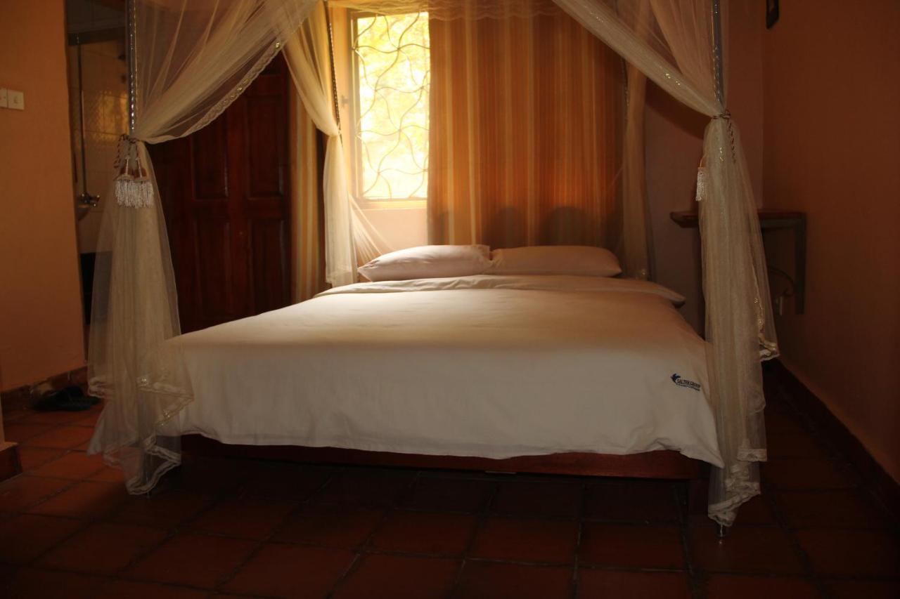 Saltek Forest Cottages Masindi Exteriör bild